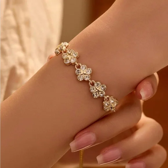 Gold Adjustable Floral Pearl Chain Bracelet with Sparkling Zirconia Stones NWT - Picture 4 of 5